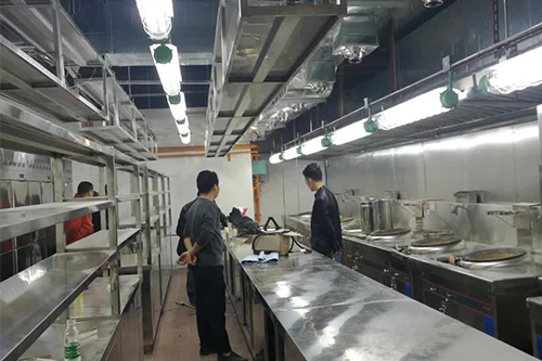 開個飯店，需要哪些廚房設備，又該如何擺放？